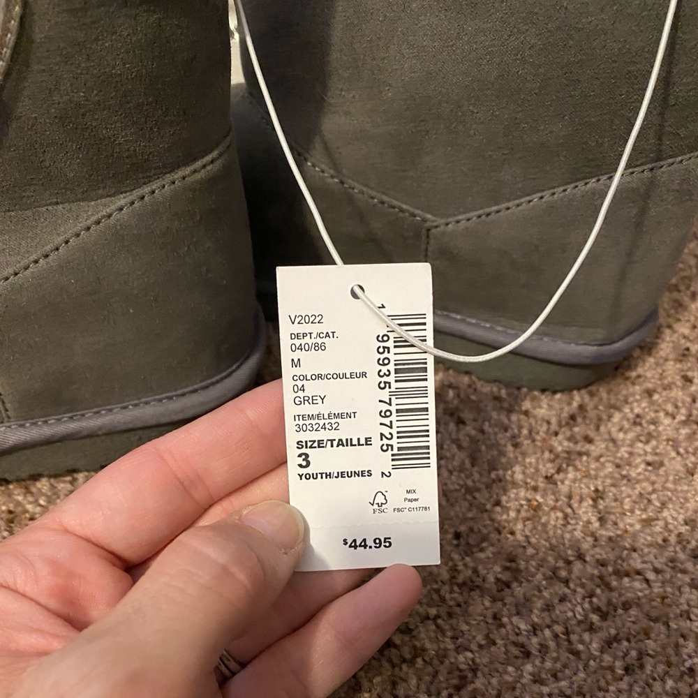 Brand New Girls Boots - Picture 4 of 6